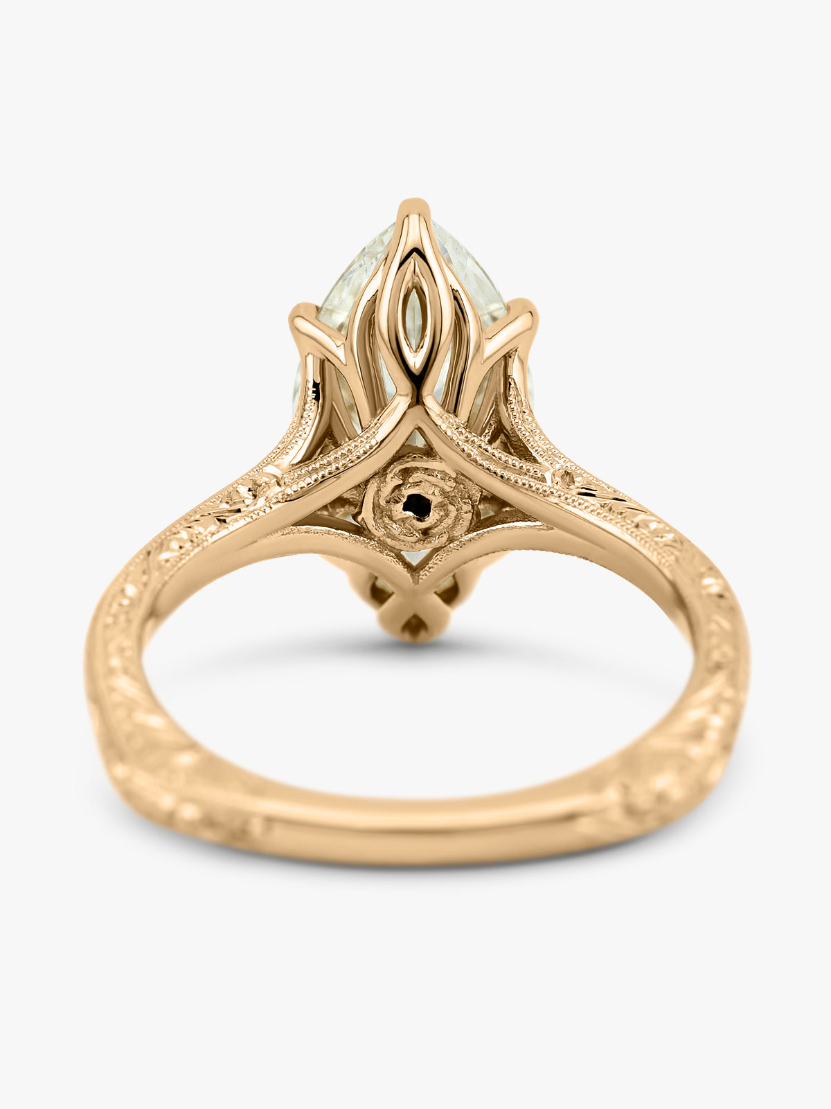 MINHÈ ring 2034-1 · Hand Engraving · Hidden Motif
