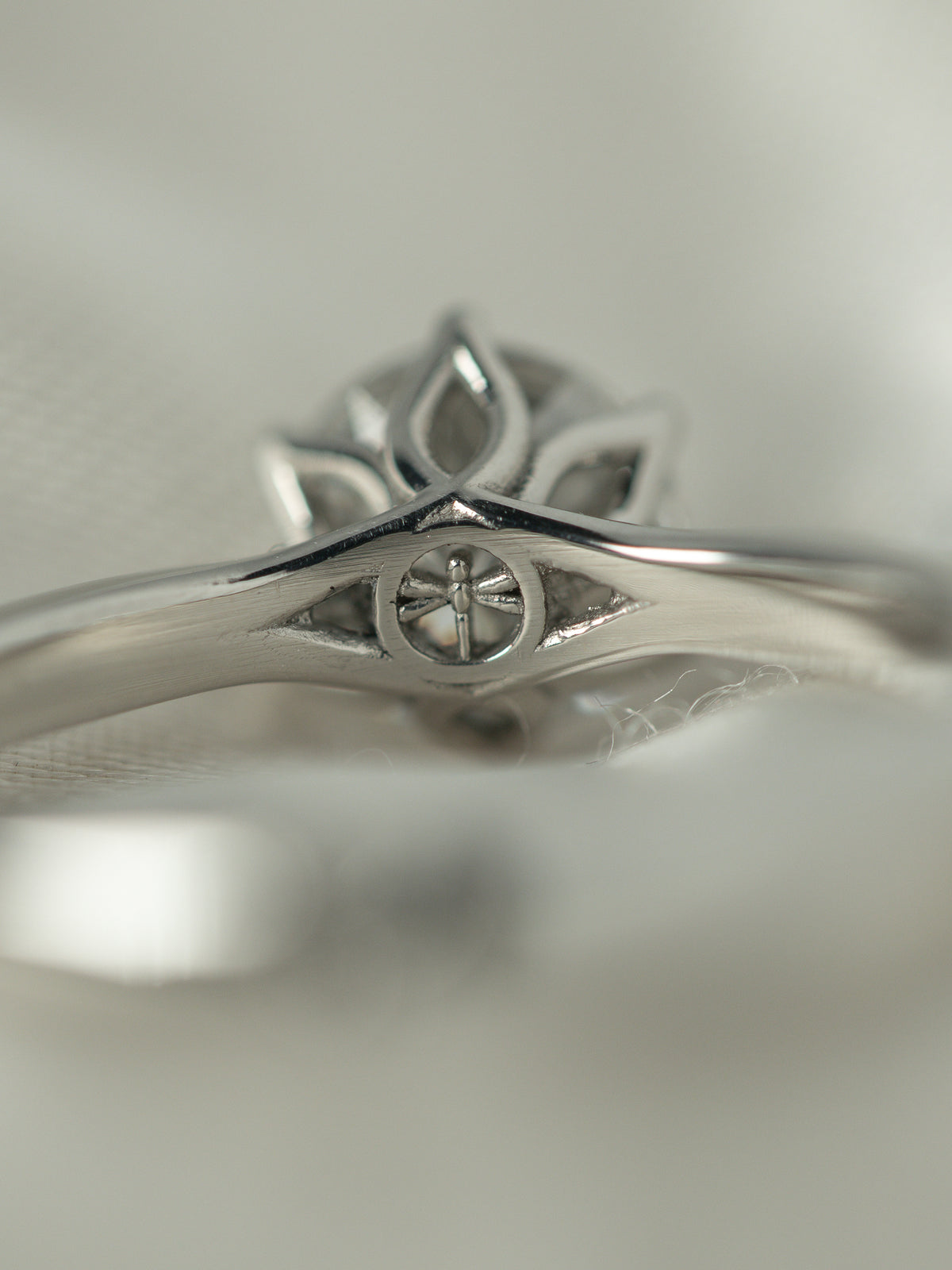 MINHÈ ring 2076-1 · Hidden Motif