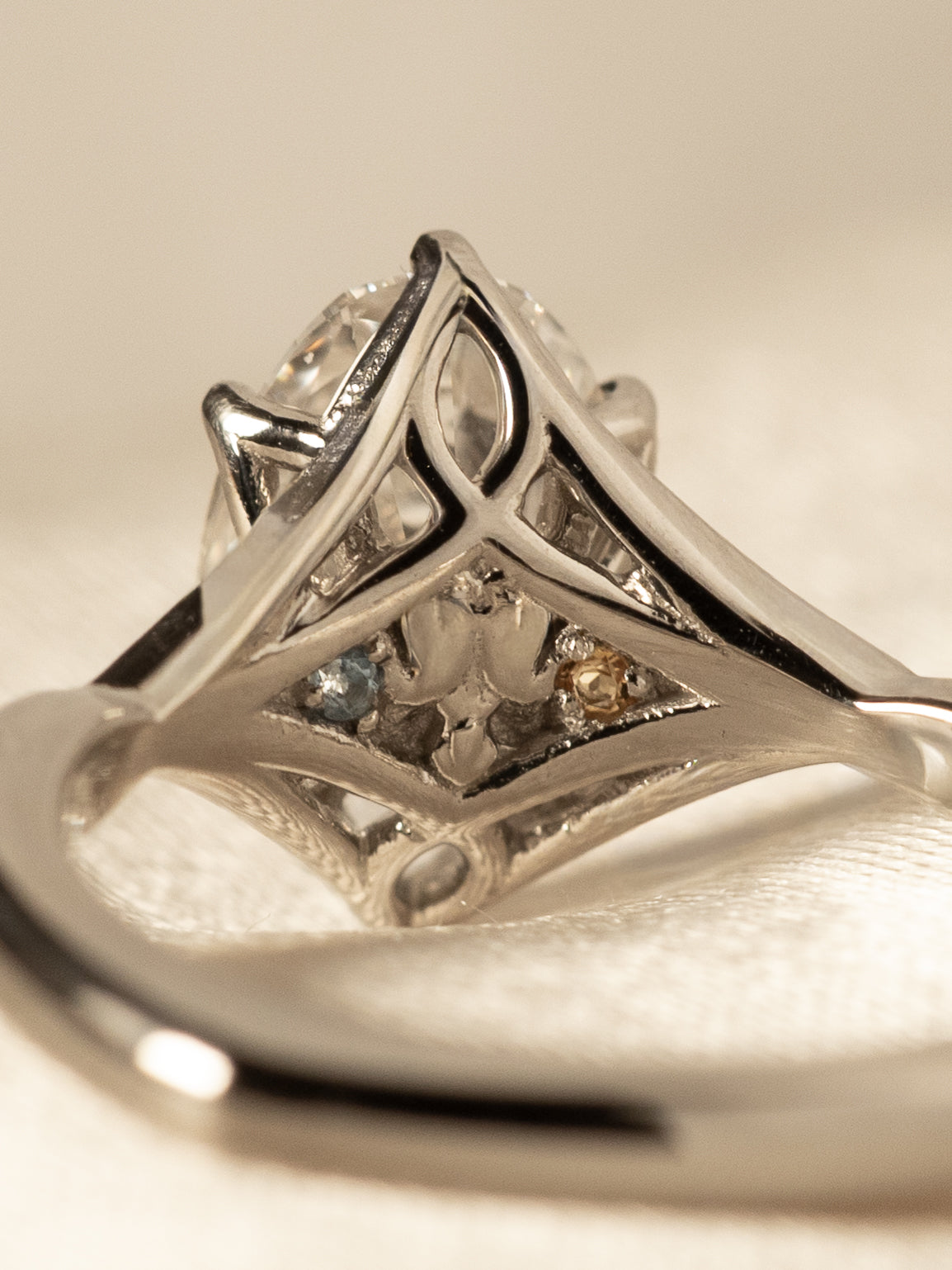 MINHÈ ring 1823-1 · Hidden Motif