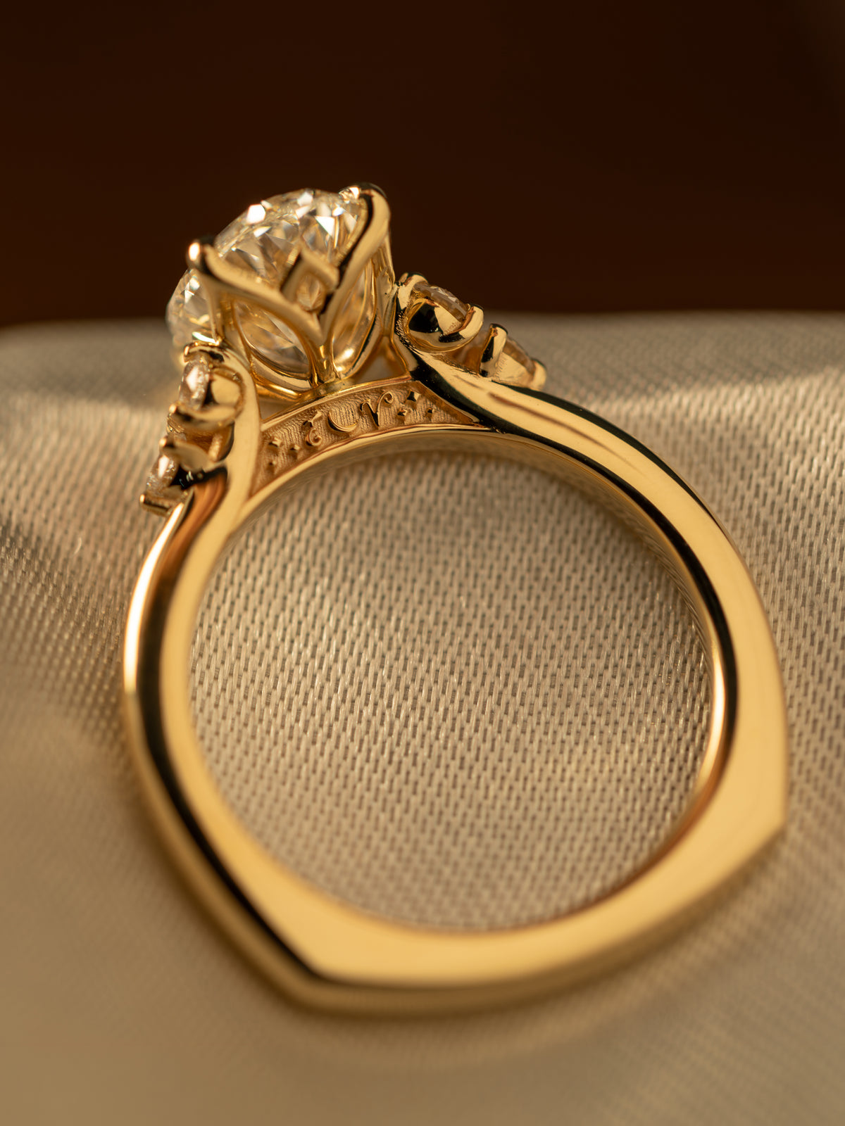 minhè ring 1684-1 · Bridge Mural · Hand Engraving
