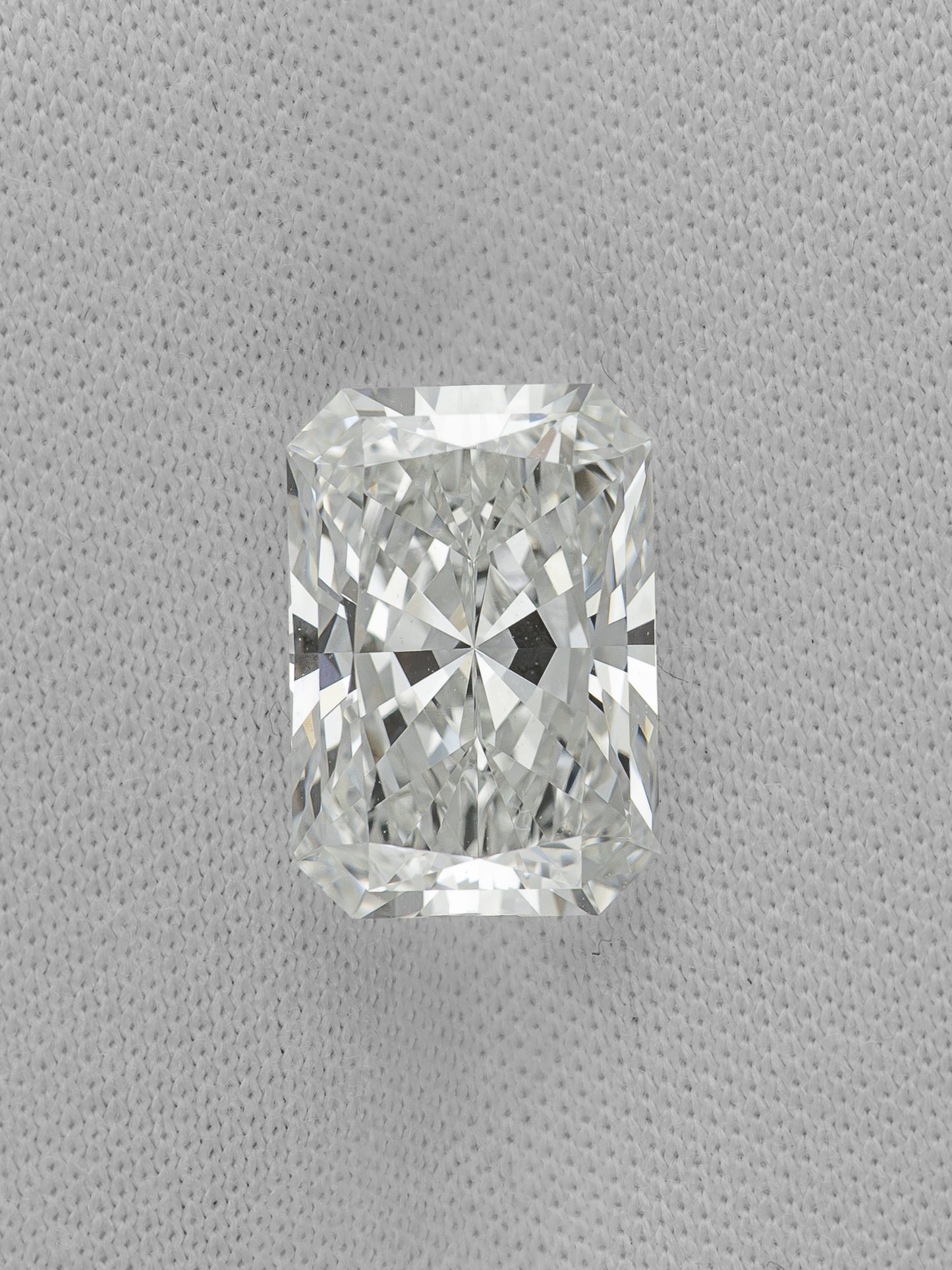 2.60ct Radiant E VVS2 Lab-Grown Diamond