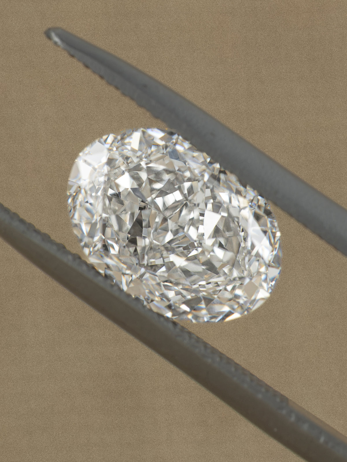3.75ct Bowtieless Oval D VVS2 Lab-Grown Diamond