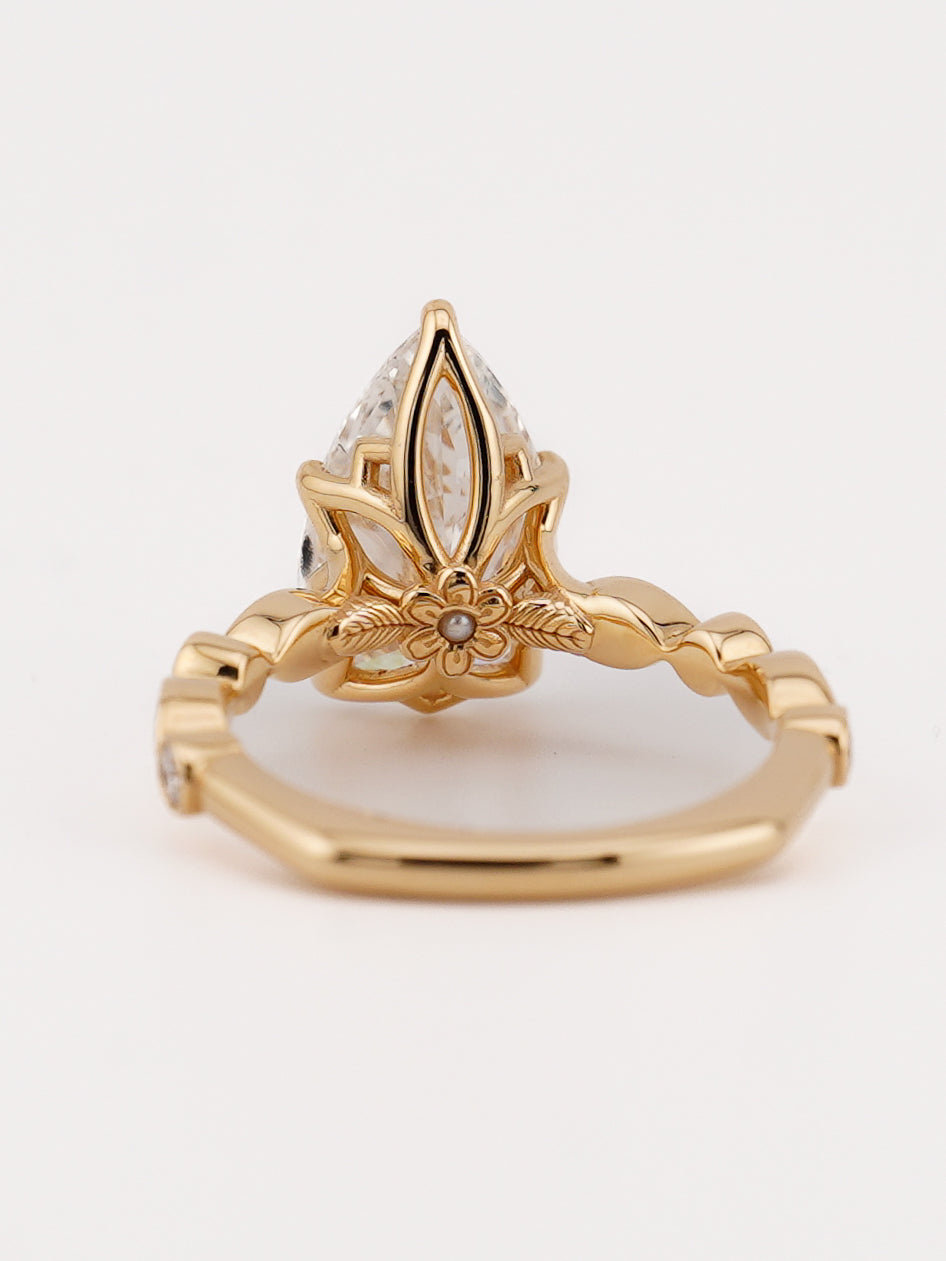 Flower engraving on ring bridge