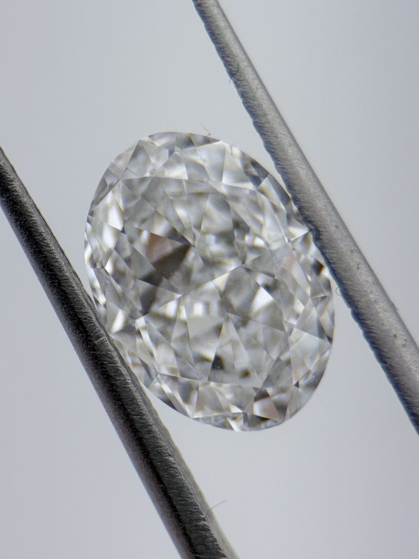 3.75ct Bowtieless Oval Diamond DVVS2