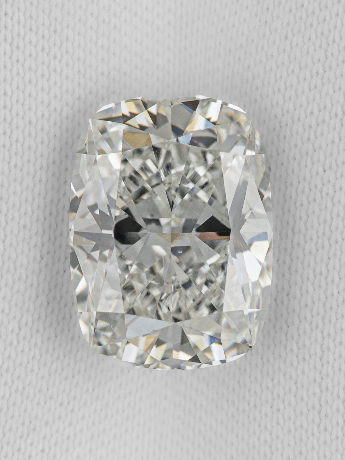 2.56ct Cushion E VS1 Lab-Grown Diamond